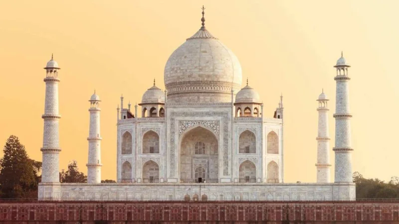  Discover the Majestic Taj Mahal