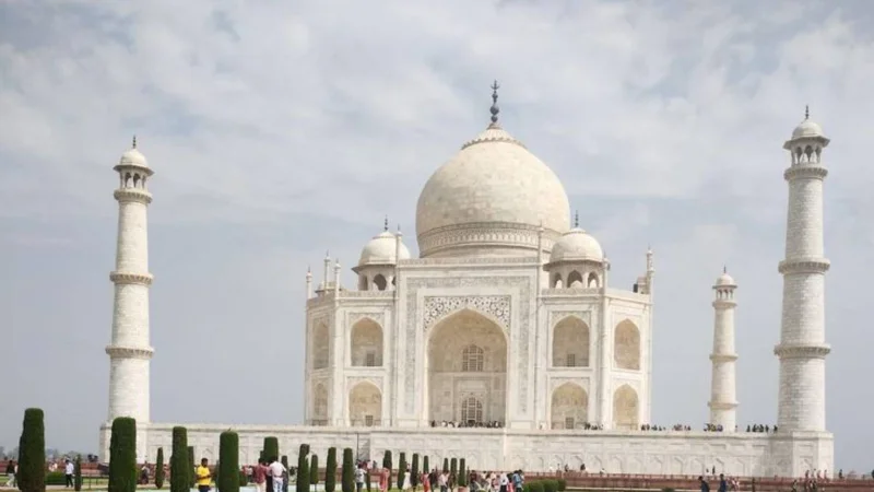 Taj Mahal Tour by Gatimaan Express Train