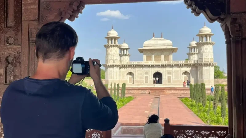 Taj Mahal Tour by Gatimaan Express Train