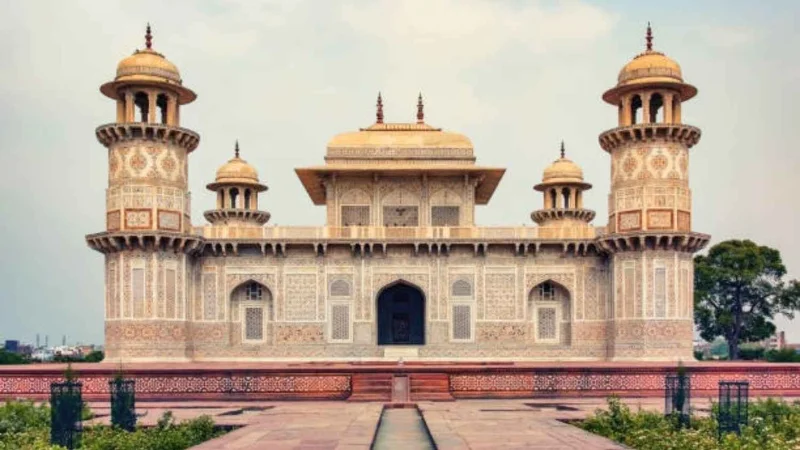 Taj Mahal and Agra Tour by Premium Cars