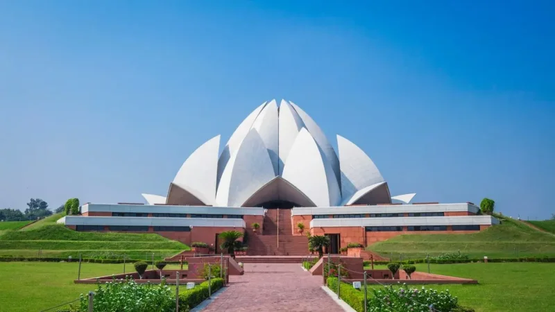  Discover the Majestic Taj Mahal